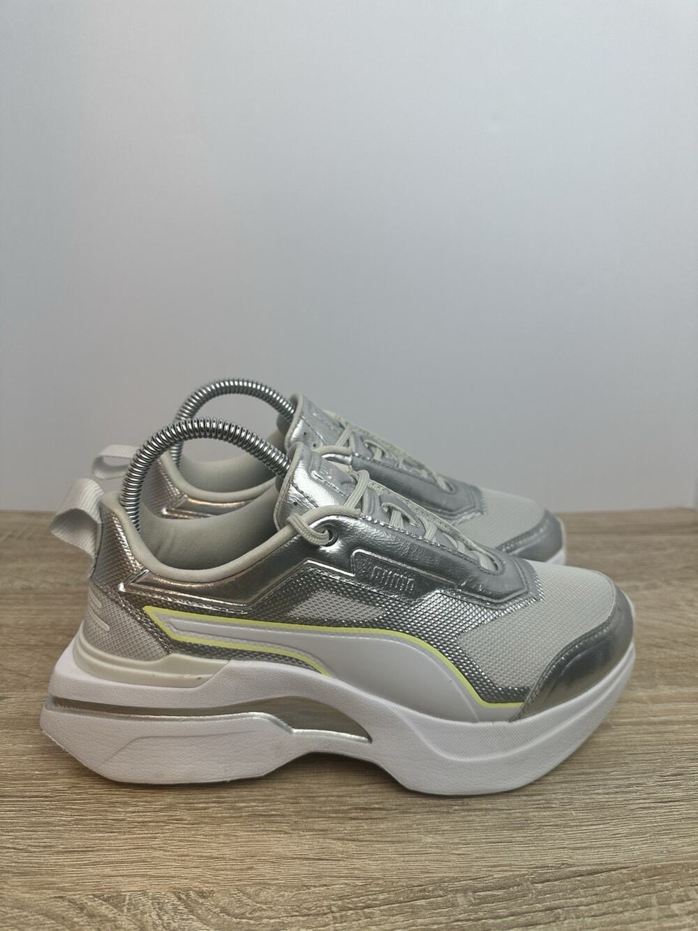 Puma Women’s Platform Sneakers Size 7.5 Silver White 386558-02